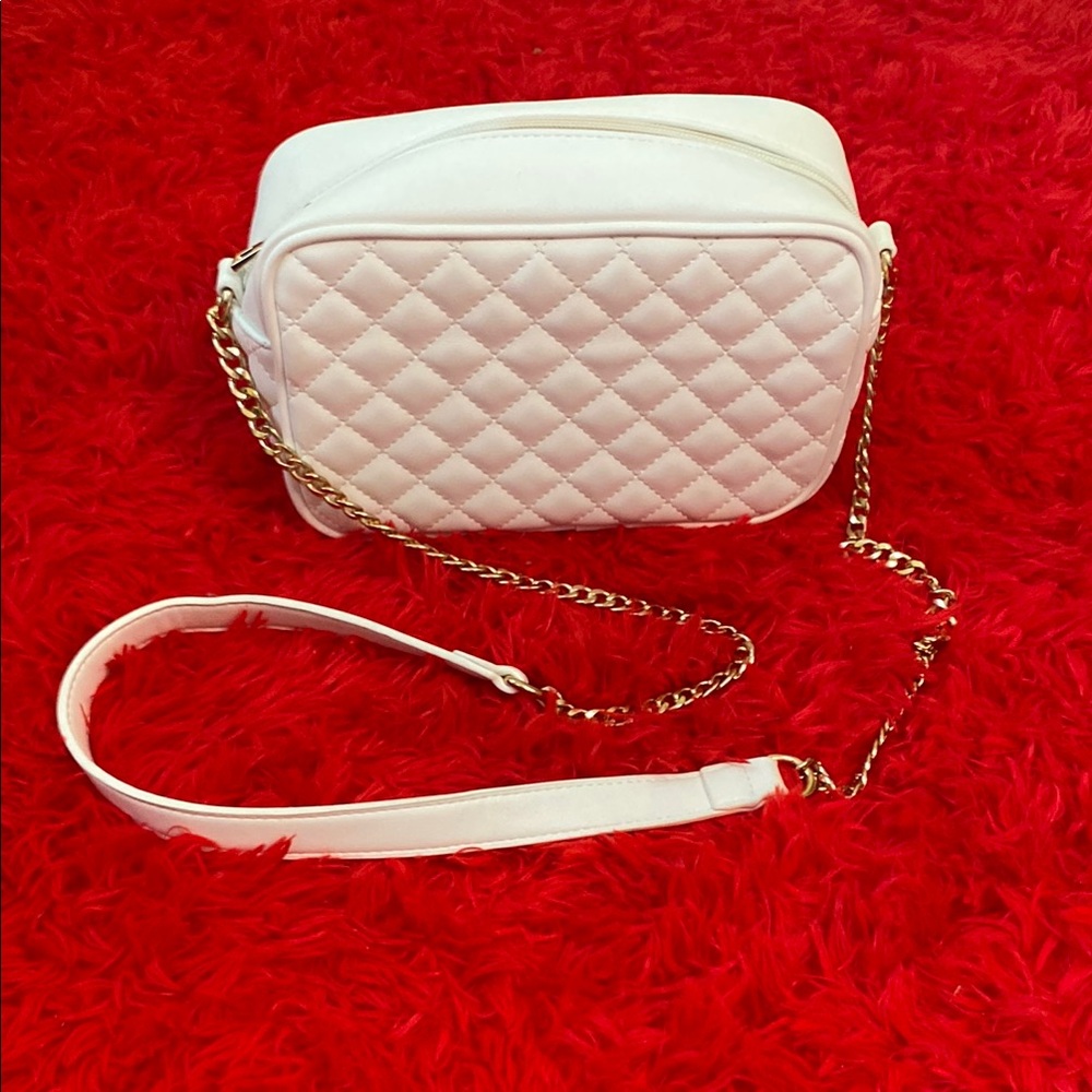 Elegant White Quilted Crossbody Bag - Picture 4 of 5